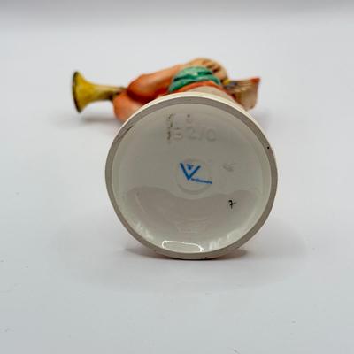 LOT 136K: Vintage Goebel MI Hummel Porcelain Figurines - "Little Gabriel" 32/0, "Happy Traveler" 109/0 &...