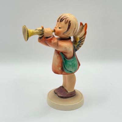 LOT 136K: Vintage Goebel MI Hummel Porcelain Figurines - "Little Gabriel" 32/0, "Happy Traveler" 109/0 &...