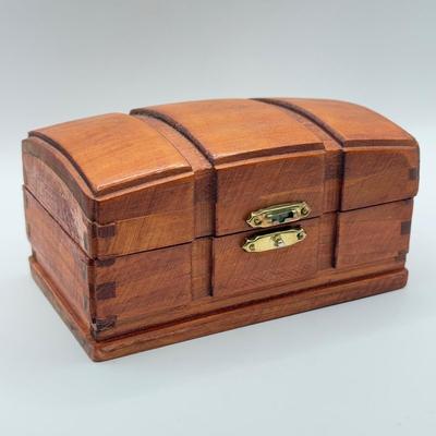 LOT 144K: Vintage Wooden Game Box w/ Paper Cards & Wooden Dice