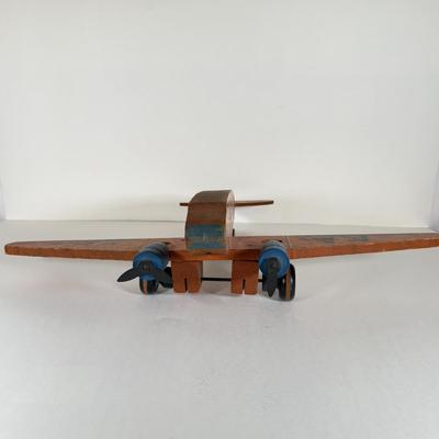 LOT 152 O: Vintage Fischer Price American Airlines Flagship Wooden Airplane Toy