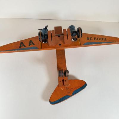 LOT 152 O: Vintage Fischer Price American Airlines Flagship Wooden Airplane Toy