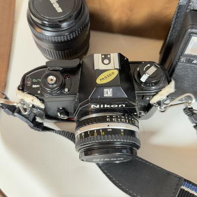 LOT 158B: Nikon EM 35mm Film Camera w/ Flash SB-E, Bag, Lens & Paperwork