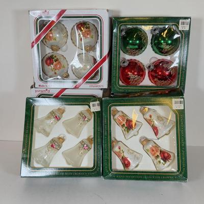LOT 159L: Vintage Glass Christmas Ornaments