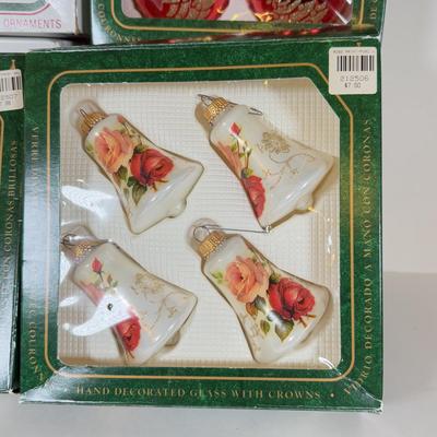 LOT 159L: Vintage Glass Christmas Ornaments