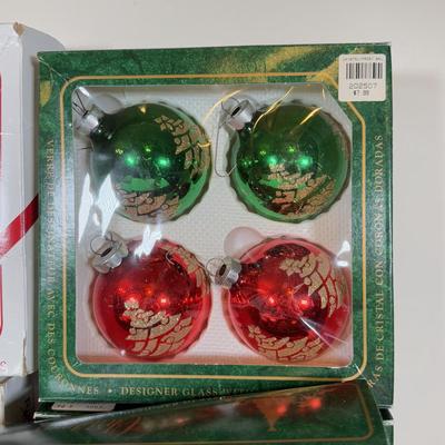 LOT 159L: Vintage Glass Christmas Ornaments