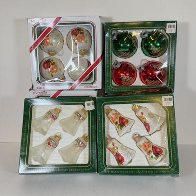 LOT 159L: Vintage Glass Christmas Ornaments