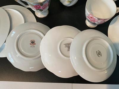 Tea Cups and Saucers Set plus 2 sauces