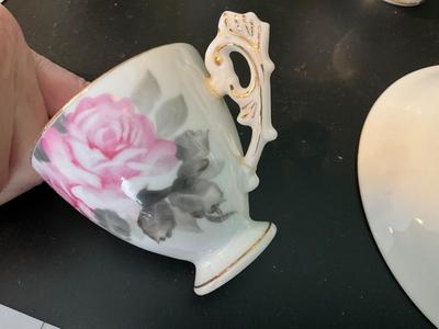 Tea Cups and Saucers Set plus 2 sauces