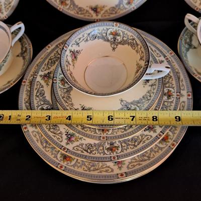 Royal Worcester Fine Bone China Set "The Duchess" (D-SD)