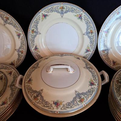 Royal Worcester Fine Bone China Set "The Duchess" (D-SD)