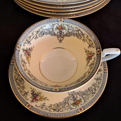 Royal Worcester Fine Bone China Set "The Duchess" (D-SD)