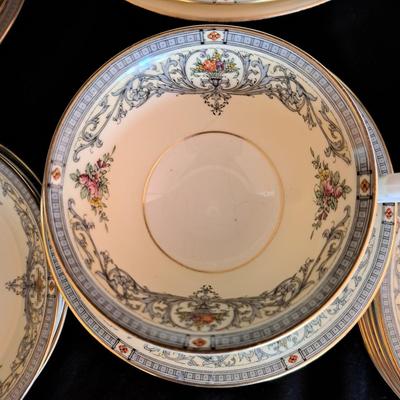 Royal Worcester Fine Bone China Set "The Duchess" (D-SD)