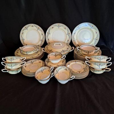 Royal Worcester Fine Bone China Set "The Duchess" (D-SD)