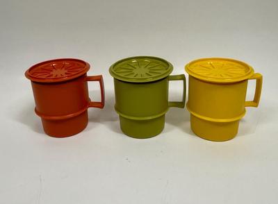 3 Vintage Tupperware Stackable Sealable Coffee Mugs with lids/coasters green orange yellow