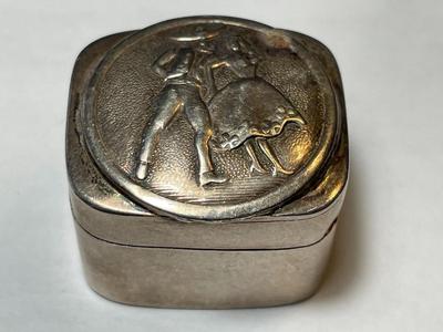 VINTAGE TAXCO MEXICO STERLING SILVER HINGED PILL BOX IN GOOD PREOWNED CONDITION.