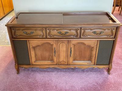 LOT 60: Vintage Magnavox Astro Sonic Solid State Stereo High Fidelity