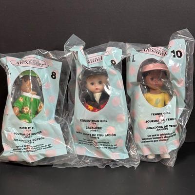 LOT 137: New in Package McDonalds Happy Meal Toys: Wizard of Oz Madame Alexander (8) & 2005 Madame Alexander 1-10