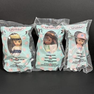 LOT 137: New in Package McDonalds Happy Meal Toys: Wizard of Oz Madame Alexander (8) & 2005 Madame Alexander 1-10