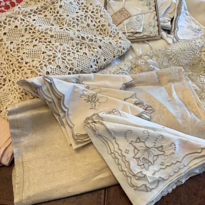 LOT 139: Linen Collection: Crocheted, Cross Stiches: Various Sizes
