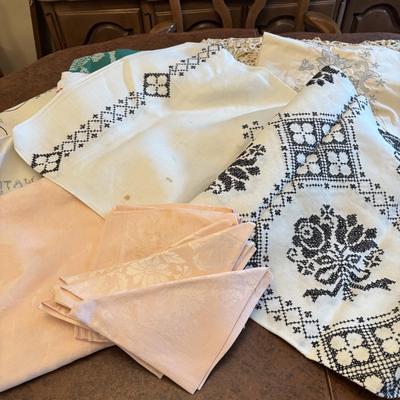 LOT 139: Linen Collection: Crocheted, Cross Stiches: Various Sizes