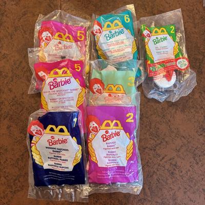 LOT 140: NIP McDonalds Happy Meal Toys: Finding Nemo (7), Barbies (14)