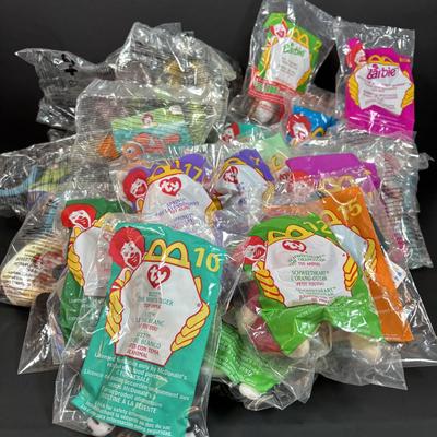 LOT 140: NIP McDonalds Happy Meal Toys: Finding Nemo (7), Barbies (14)