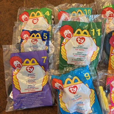 LOT 140: NIP McDonalds Happy Meal Toys: Finding Nemo (7), Barbies (14)