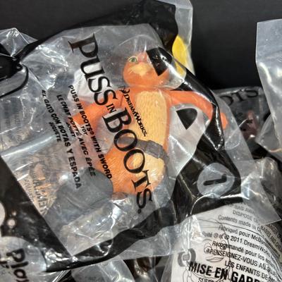 LOT 142: NIP McDonalds Happy Meal Toys: Spy Kids 2, Puss in Boots, Snow White, Bambi & 101 Dalmatians