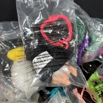 LOT 142: NIP McDonalds Happy Meal Toys: Spy Kids 2, Puss in Boots, Snow White, Bambi & 101 Dalmatians