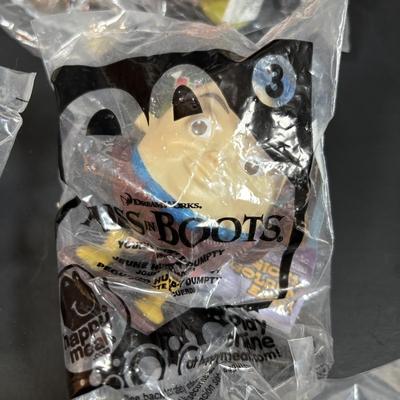 LOT 142: NIP McDonalds Happy Meal Toys: Spy Kids 2, Puss in Boots, Snow White, Bambi & 101 Dalmatians