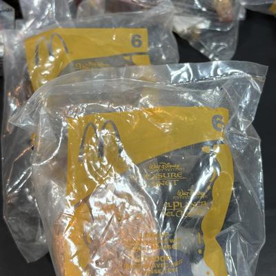 LOT 143: NIP McDonalds Happy Meal Toys: 3-D Spy Kids (6) Complete, Peter Pan, Treasure Planet & Atlantis