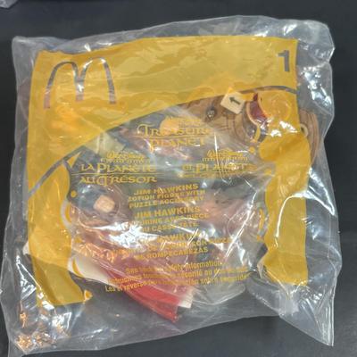 LOT 143: NIP McDonalds Happy Meal Toys: 3-D Spy Kids (6) Complete, Peter Pan, Treasure Planet & Atlantis