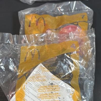 LOT 143: NIP McDonalds Happy Meal Toys: 3-D Spy Kids (6) Complete, Peter Pan, Treasure Planet & Atlantis