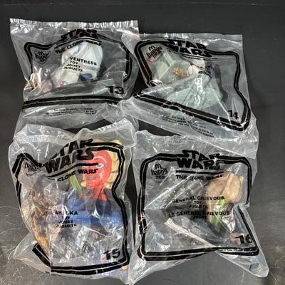 LOT 147: NIP 2008 Star Wars "The Clone Wars" McDonalds Happy Meal Toys 1-18