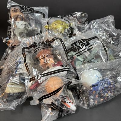 LOT 147: NIP 2008 Star Wars "The Clone Wars" McDonalds Happy Meal Toys 1-18
