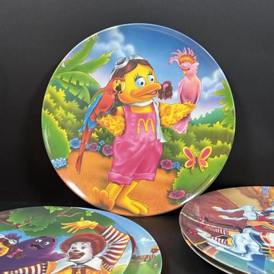 LOT 149: Vintage Early Birdie & Grimace Plush Toys & McDonalds Plastic Dishes (5)