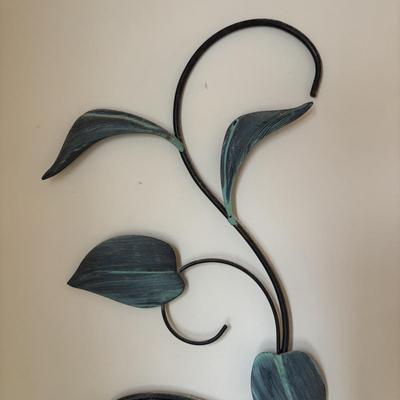 LOT 154: Home Decor: Metal Wall Art/Sculptures &n Dragon Fly Bathroom Decor