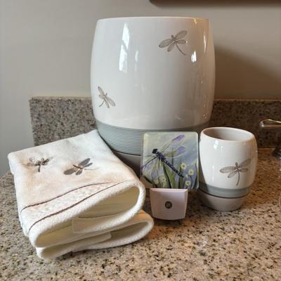 LOT 154: Home Decor: Metal Wall Art/Sculptures &n Dragon Fly Bathroom Decor