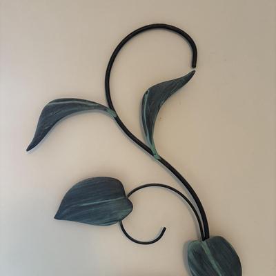 LOT 154: Home Decor: Metal Wall Art/Sculptures &n Dragon Fly Bathroom Decor