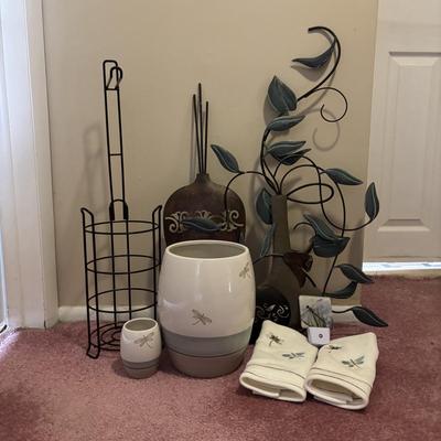 LOT 154: Home Decor: Metal Wall Art/Sculptures &n Dragon Fly Bathroom Decor