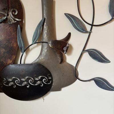 LOT 154: Home Decor: Metal Wall Art/Sculptures &n Dragon Fly Bathroom Decor