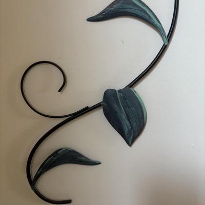 LOT 154: Home Decor: Metal Wall Art/Sculptures &n Dragon Fly Bathroom Decor