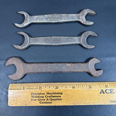 LOT 156: Antique/Vintage Tools: Ford Model-T Open Ended Wrenches, Greenlee Conduit No 735 Knockout Punch Set, Stanley No 110 Plane &...