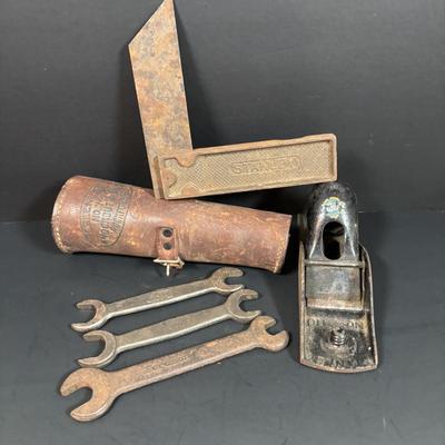 LOT 156: Antique/Vintage Tools: Ford Model-T Open Ended Wrenches, Greenlee Conduit No 735 Knockout Punch Set, Stanley No 110 Plane &...