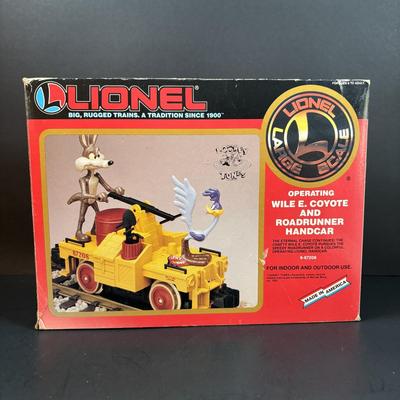 LOT 159: Lionel 87208n Wile E. Coyote & Road Runner Handcar in O Scale (Missing Wile E. Coyote)