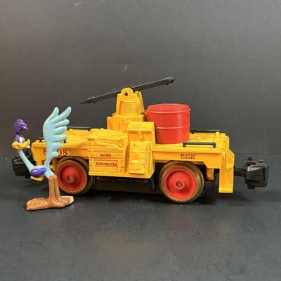 LOT 159: Lionel 87208n Wile E. Coyote & Road Runner Handcar in O Scale (Missing Wile E. Coyote)