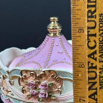 LOT 160: Flower & Angel Suncatchers, Gift Gallery Musical Revolving Carousel