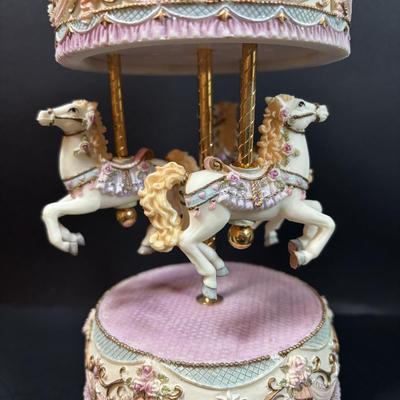 LOT 160: Flower & Angel Suncatchers, Gift Gallery Musical Revolving Carousel