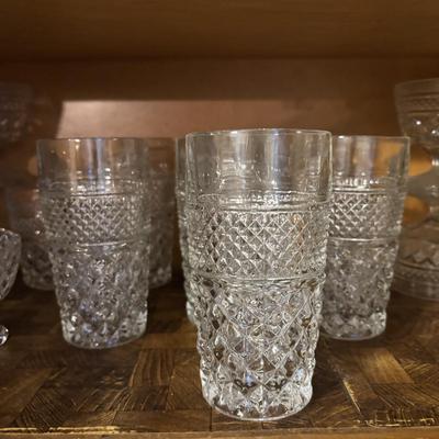 LOT 162: Vintage Anchor Hocking Diamond Pattern Glassware