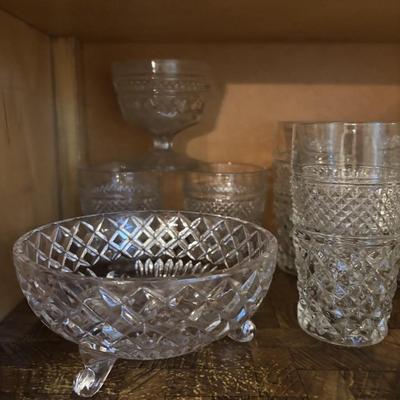LOT 162: Vintage Anchor Hocking Diamond Pattern Glassware